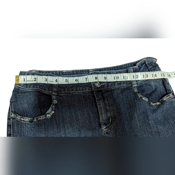 Elegant High-Low Denim Skirt with Lace Details - Picture 4 of 12